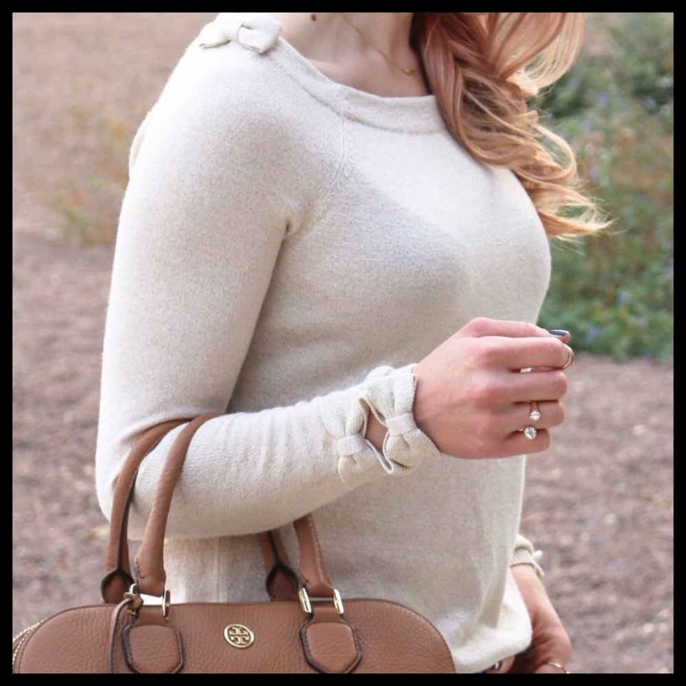 🖤LAUREN CONRAD CHAMPAGNE BOW SWEATER🖤